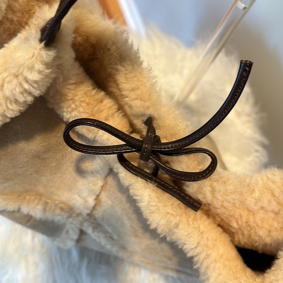 UGG Australia Sheepskin Suede and Shearling Hobo Bag w/pouch - Picture 9 of 15